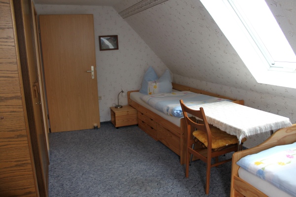 Schlafzimmer klein 2 v